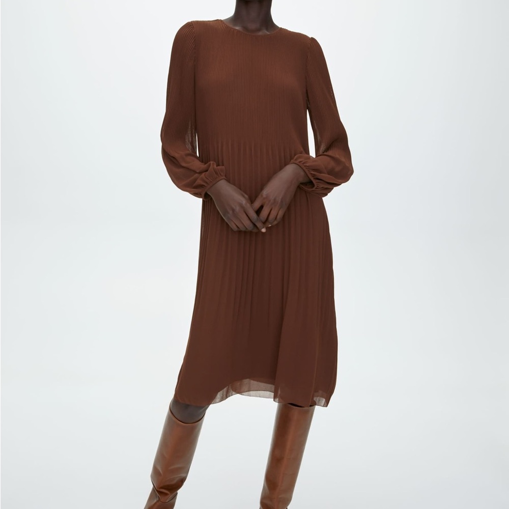 Aritzia Wilfred Daydreamer Midi Dress Size: 2XS #maxidress #flowy #pleated